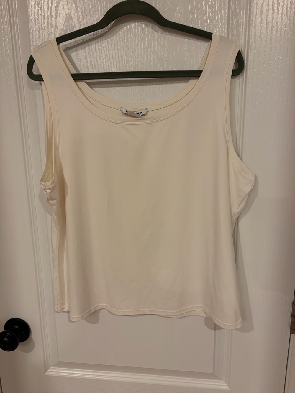 Bundle of Scoop Neck Tank Tops